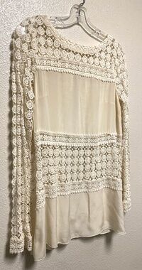 4 Love and Liberty Crocheted Lace Cotton Long sleeve Blouse open Back Cream XS/S